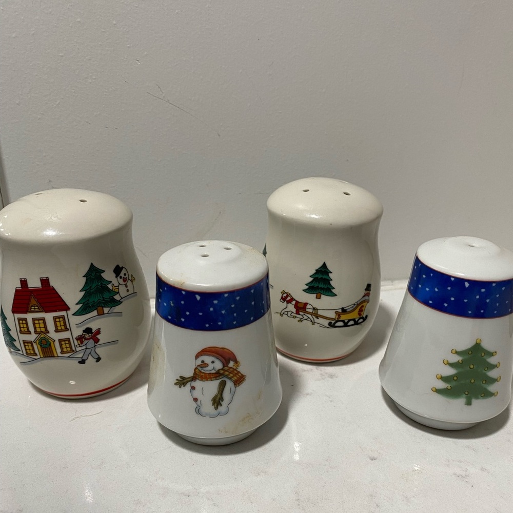 Vintage Christmas salt and pepper shakers (2 sets, sold together).